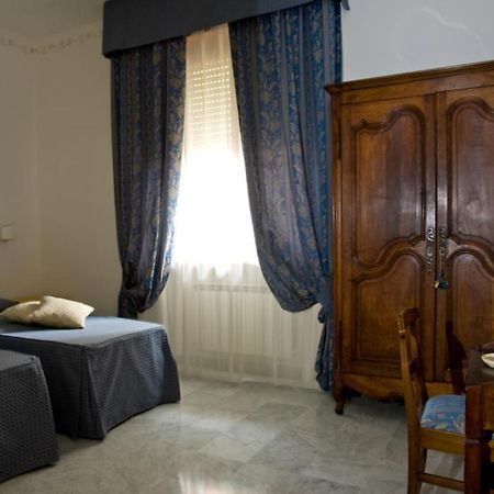 Lady Rose Bed & Breakfast Pisa Værelse billede